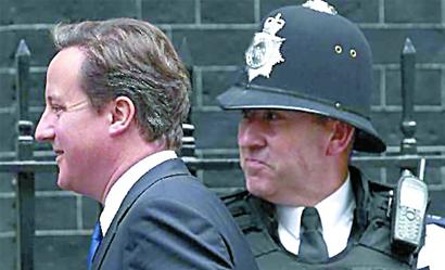 聘用美国超级警察卡梅伦遭英警方痛批