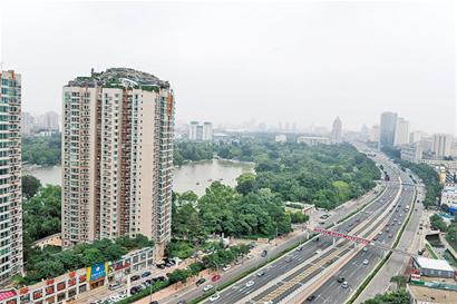 北京海淀高层楼顶别墅建设者曾为区政协委员