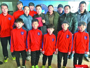 中能俱乐部开展暖冬行动-青岛报纸电子版