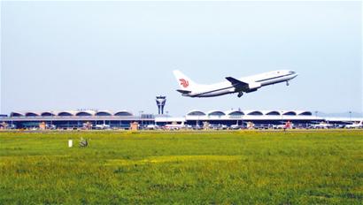 青岛机场明迎第10000000个乘客