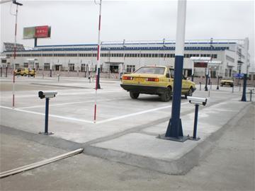 外地人考驾照多交钱代表建议取消此规定