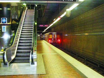 22个车站装备199部自动扶梯