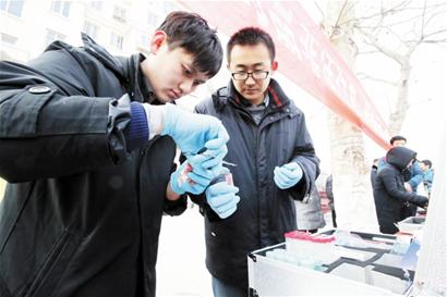 抽检大集把关年货发现问题现场下架