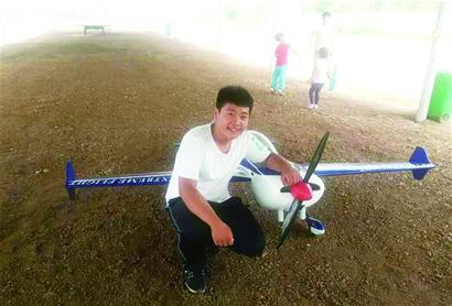 16岁老飞手玩转3D特技飞行