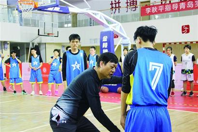 岛城高中篮球队有了总冠军教头