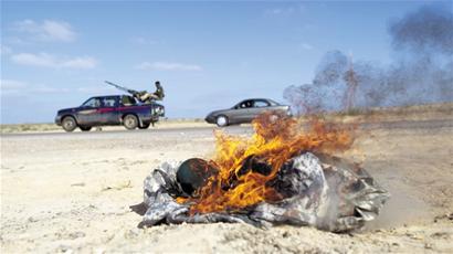 在面对利比来的局势上,我国是支持利比来政府