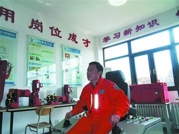 战台风 他坚守岗位五昼夜