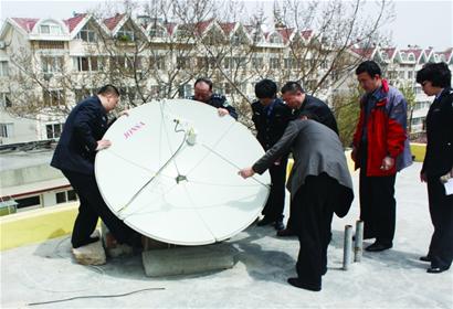 私装大锅盖见一个端一个