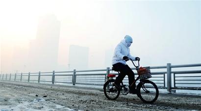 全国33个城市遭遇雾霾严重污染 北京pm2.5爆