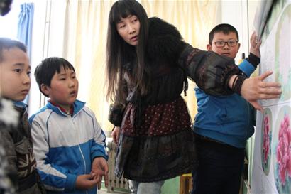 支教农村娃 志愿者计工时