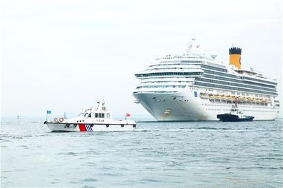 歌诗达幸运号泊青