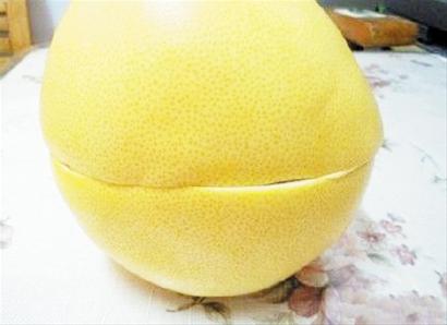 如何剥柚子不用刀 m_467276.jpg