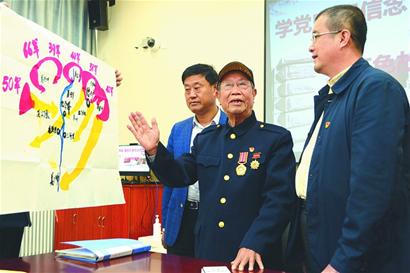 虽已是86岁高龄,但郑振华依旧精神矍铄,说起话来铿锵有力.