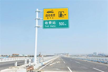 海湾大桥"梳洗打扮"